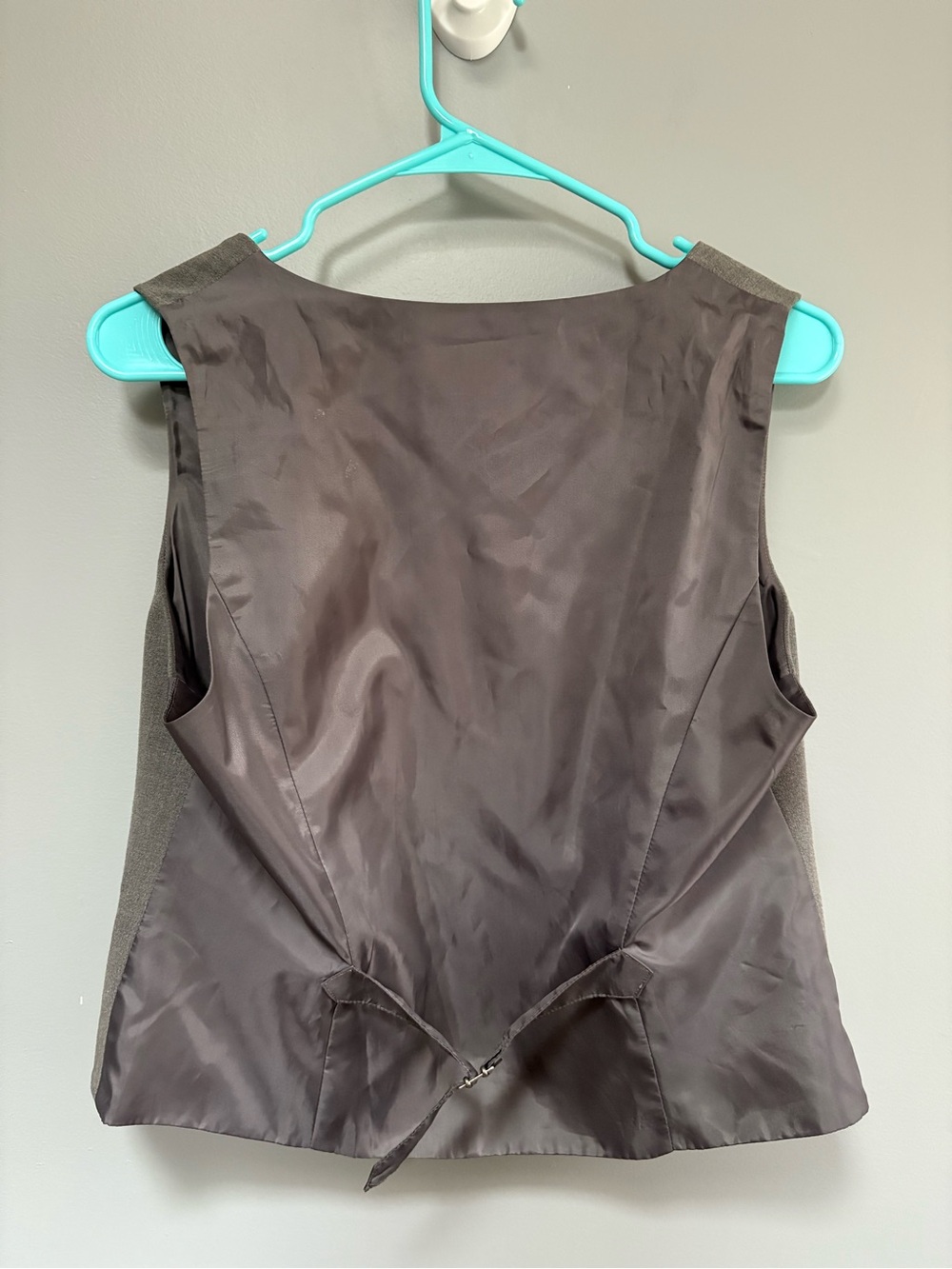 New York & Company Women's Sophisticated Gray Tailored Button Lined Vest Size 10 - Picture 2 of 4